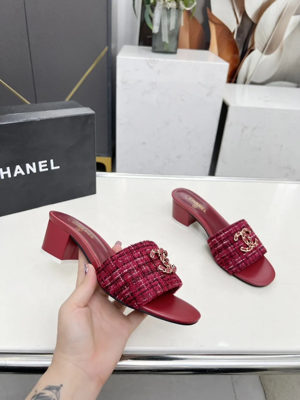 👟👟Ex-factory price 380👟👟 Genuine leather sole +30 chanel Chanel 2024 new slippers🔥🔥 Official website counter, fabric sheepskin, lining sheepskin, foot pad goatskin, 3 colors optional, size 35-42, genuine leather sole +30
